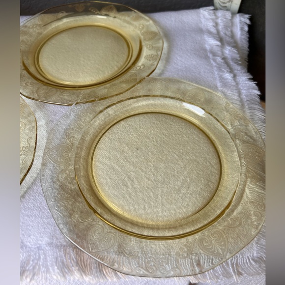 Vintage topaz yellow salad plates - Picture 3 of 11